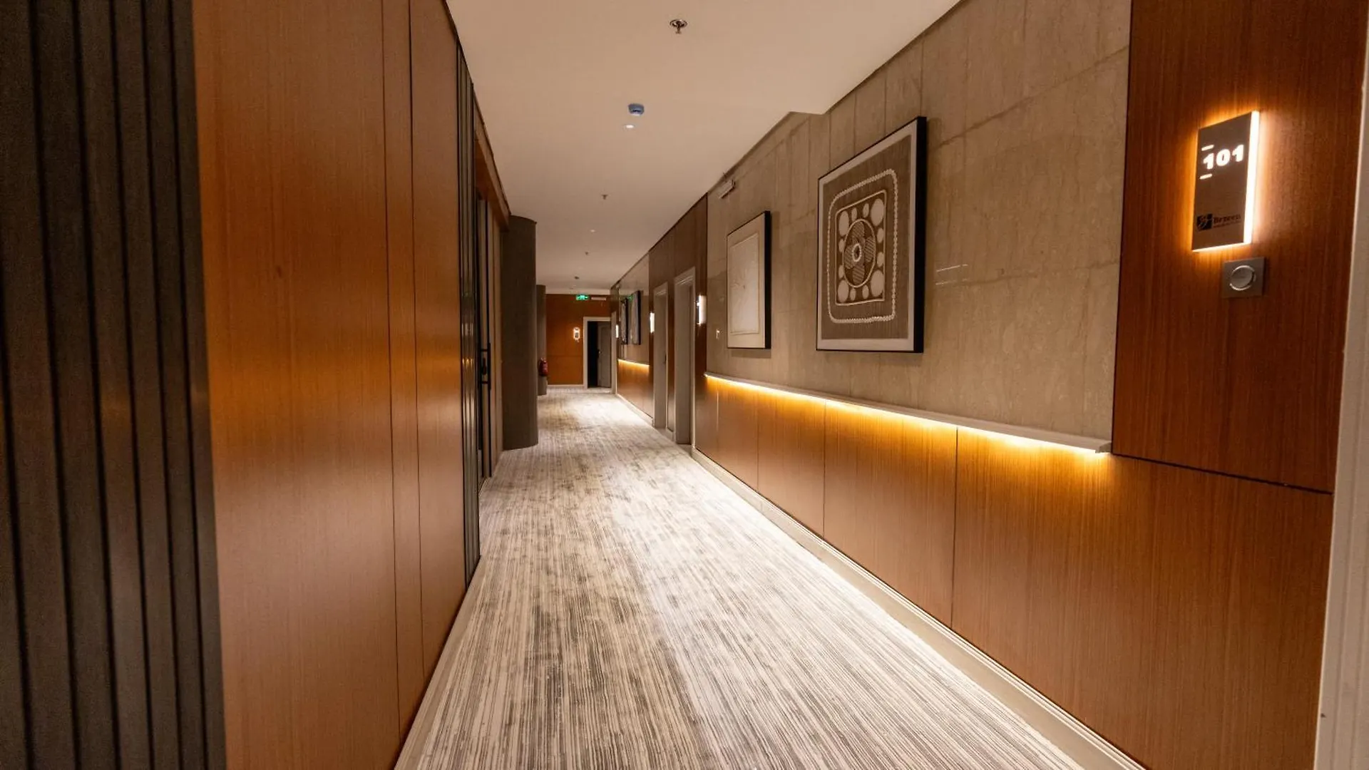 Brzeen Hotel ריאד